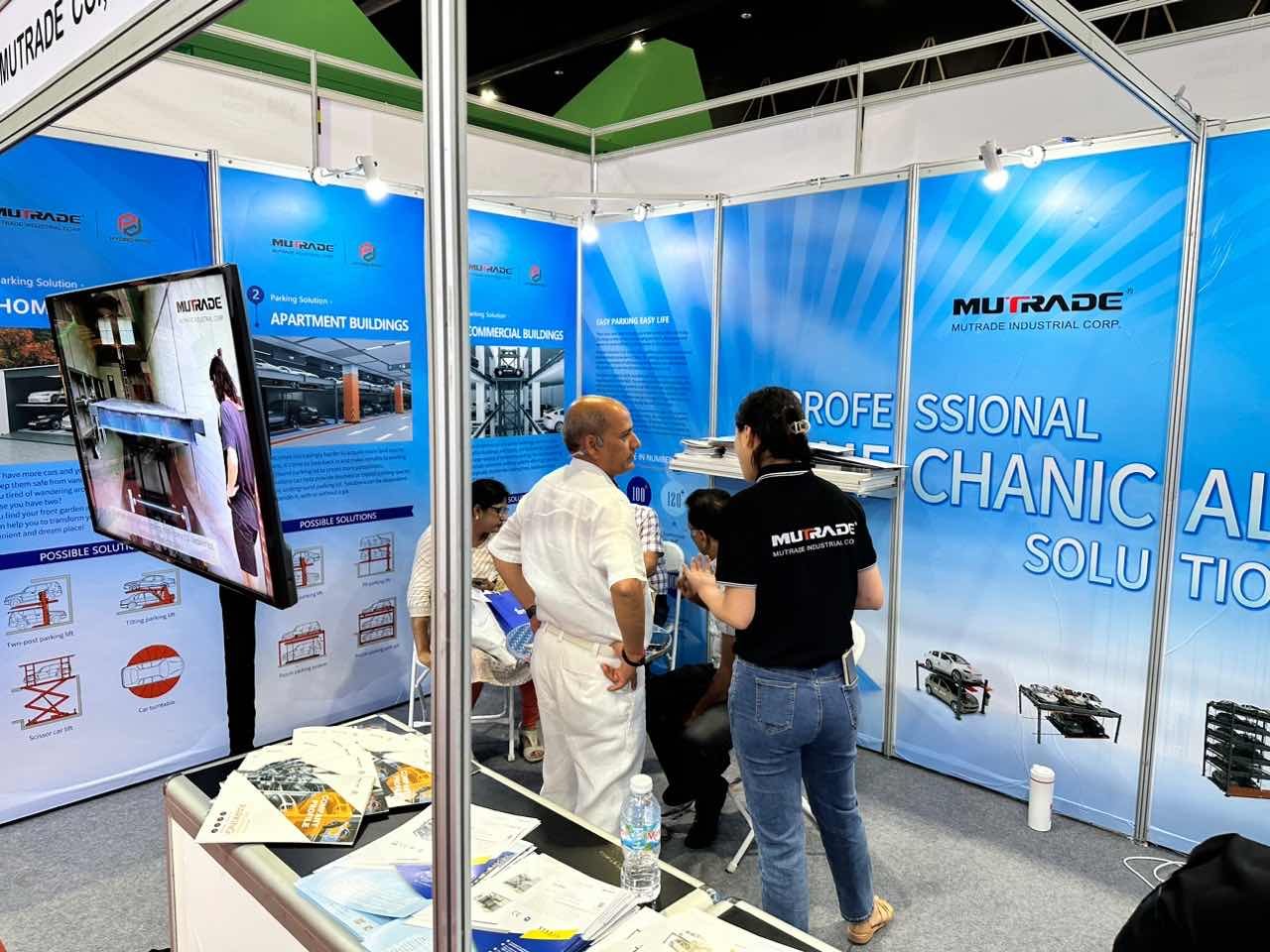 Il produttore di parcheggi meccanici Mutrade alla fiera Architect'23 a Bangkok, Tailandia