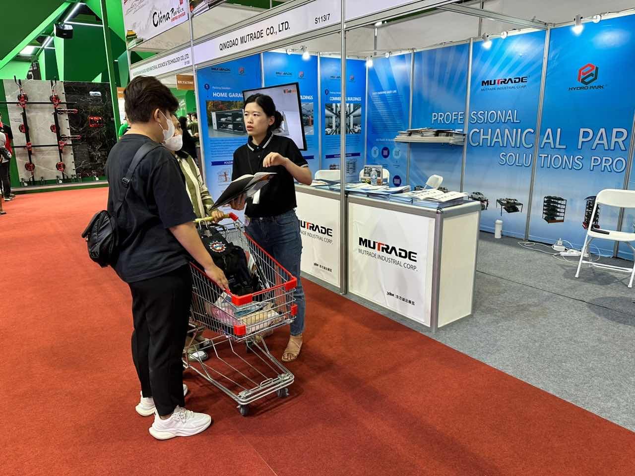 Il produttore di parcheggi meccanici Mutrade alla fiera Architect'23 a Bangkok, Tailandia