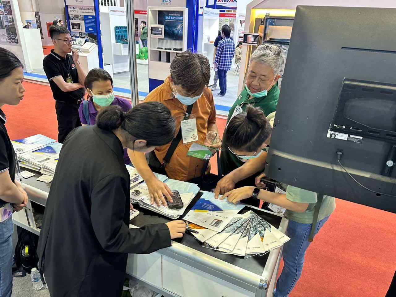 Il produttore di parcheggi meccanici Mutrade alla fiera Architect'23 a Bangkok, Tailandia